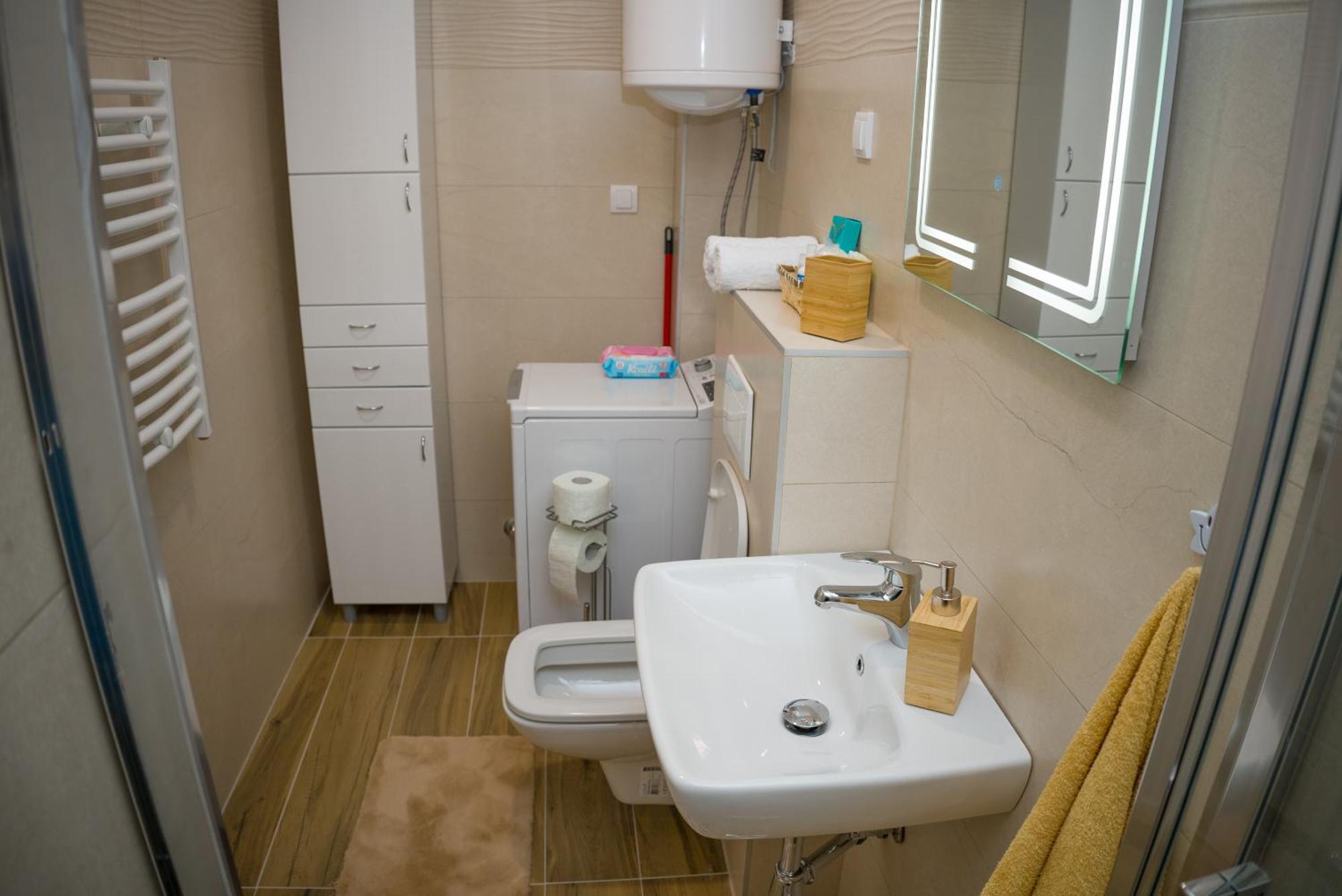 Apartment Infinity Kruševac Eksteriør billede